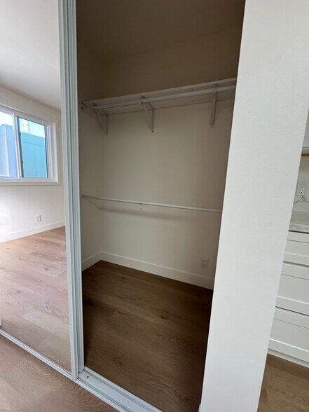 Building Photo - 6534 Peach Ave