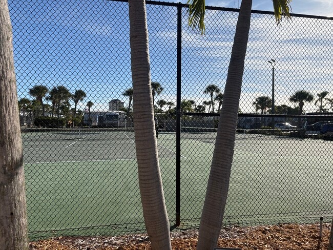 Building Photo - 562 Carousel Ln