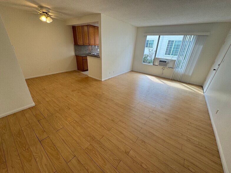 Building Photo - 555 N Ardmore Ave