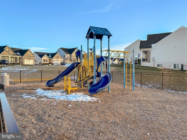 Building Photo - 131 Burkwood Ter