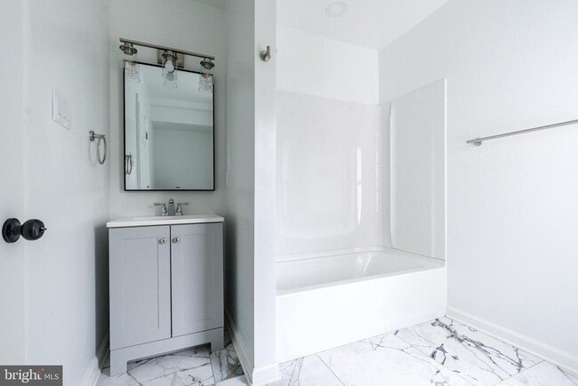 Building Photo - 32 E Elm St