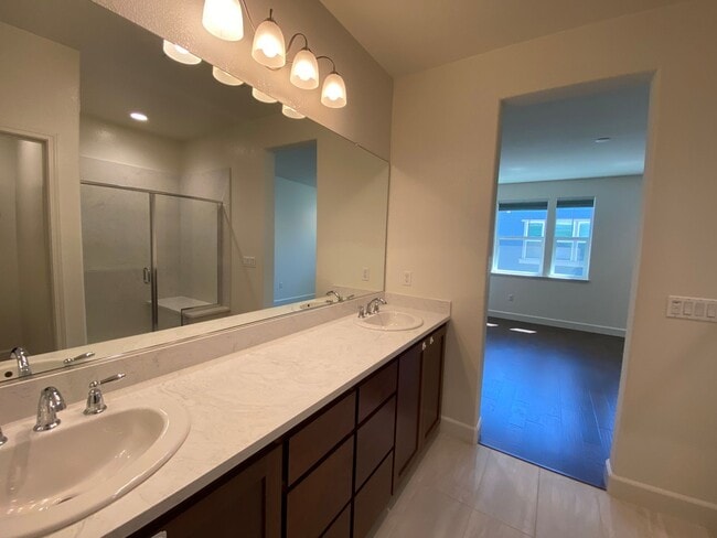 Building Photo - SUNNYVALE - executive townhome with amazin...