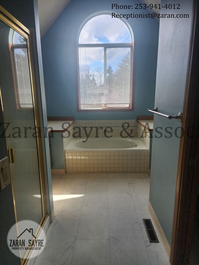 Building Photo - 399 - Gorgeous 3-bedroom!