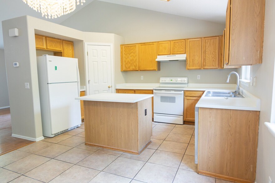 Building Photo - 5711 Mesa Mountain Way