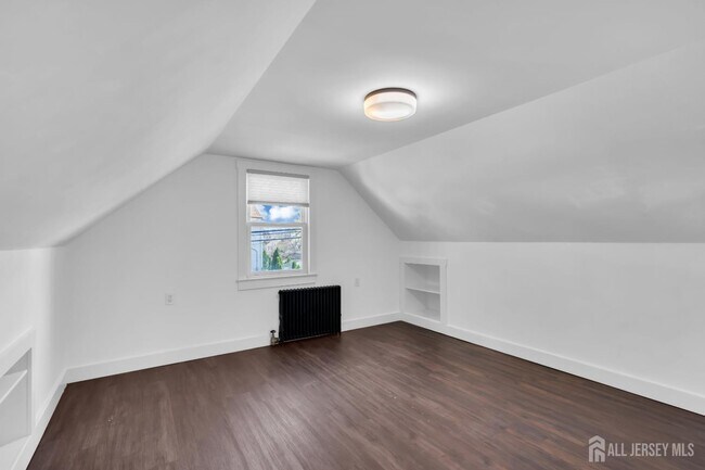 Building Photo - 20 Burnet St