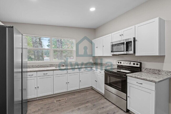 Building Photo - Beautifully Renovated 3-Bedroom Home on Curtis Drive - Serene Sumter Setting, Featuring a Private...