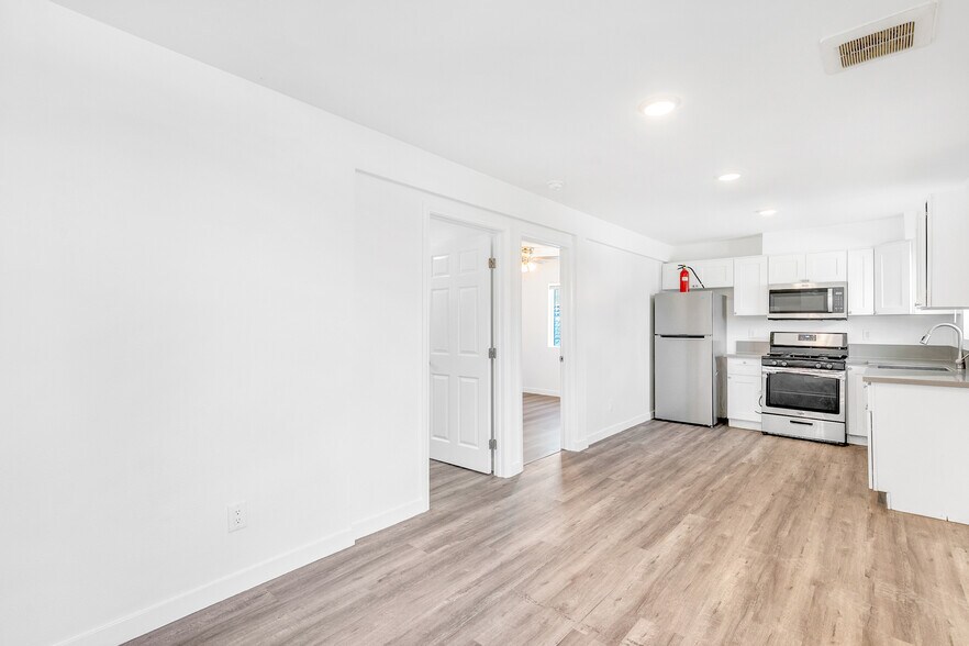 Building Photo - 8910 Avalon Blvd