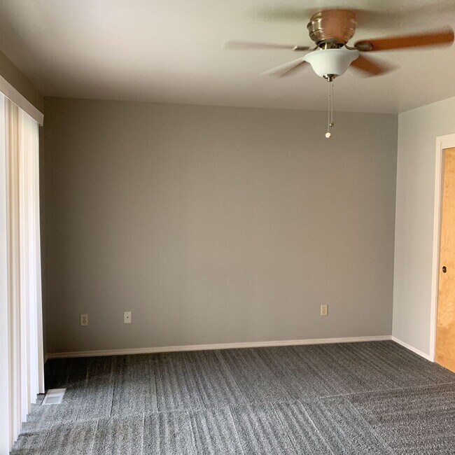 Building Photo - Mitchell Duplex