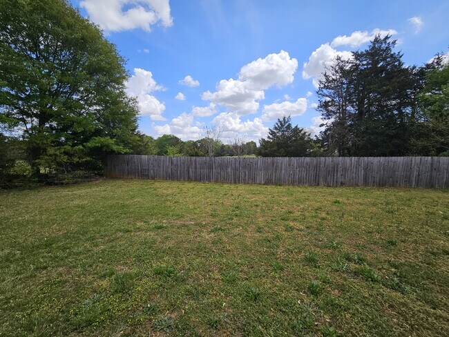 Building Photo - 1198 Holly Springs Rd