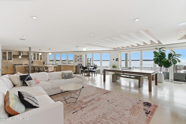 Building Photo - 7 Circle Dr