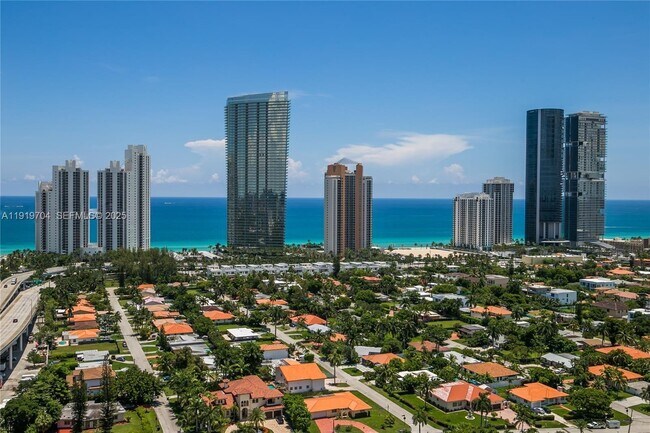 Building Photo - 19195 NE 36th Pl