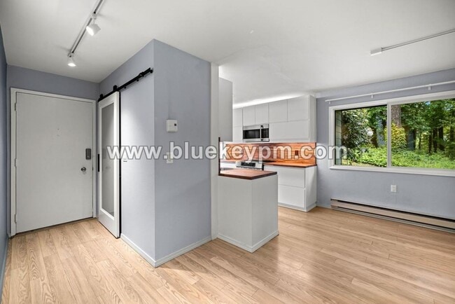 Building Photo - 2 Bed, 1 Bath Condo at Franciscan Condomin...