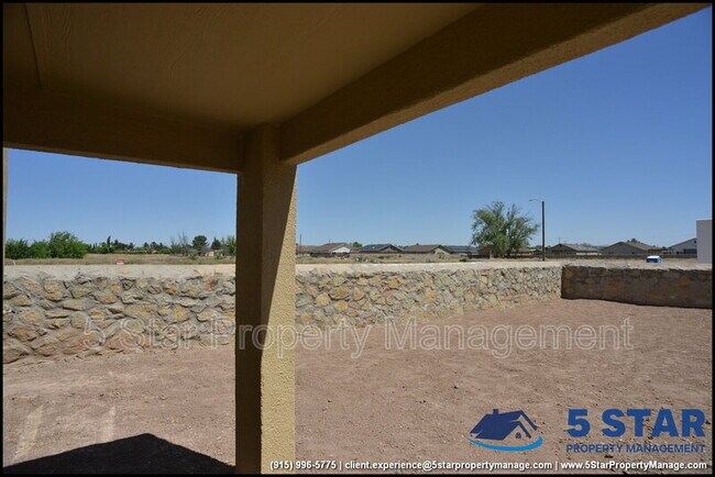 Building Photo - 806 TS Daniel Cadena Dr