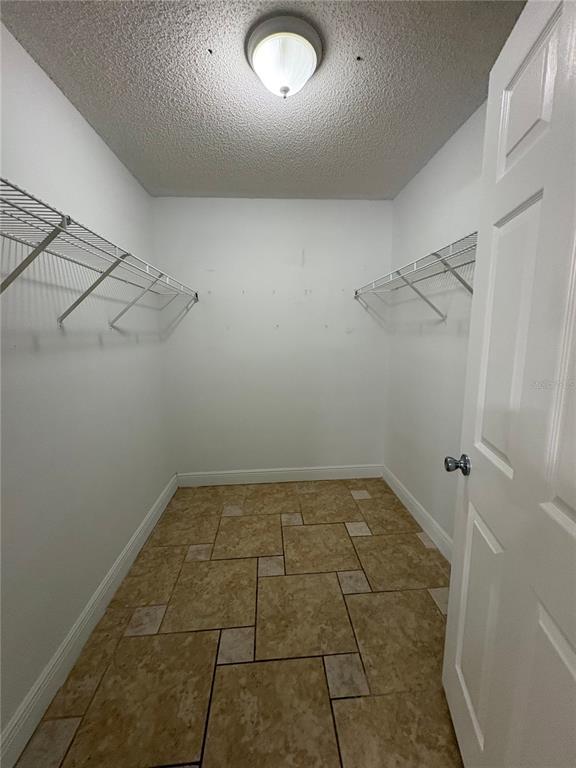 Building Photo - 305 Colonade Ct
