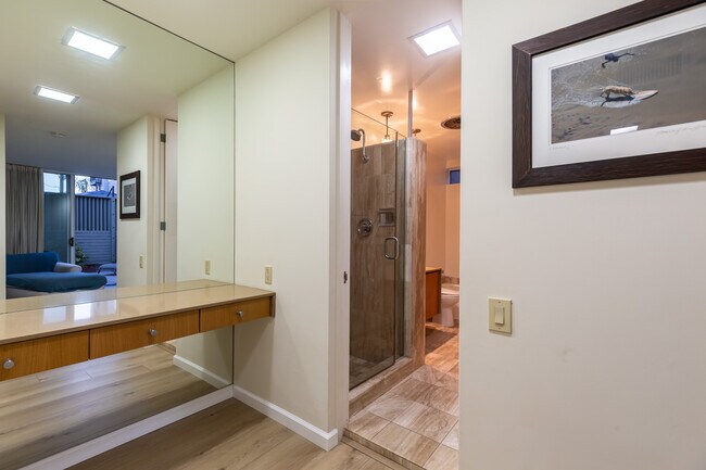 Building Photo - 3200 6th Ave