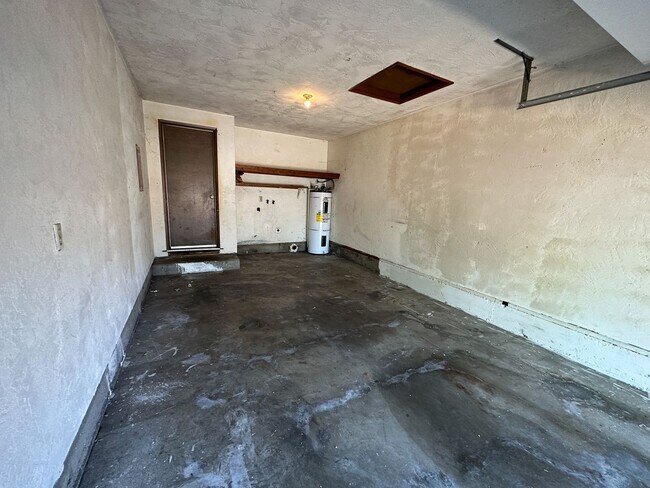 Building Photo - EVERGREEN1574-1594