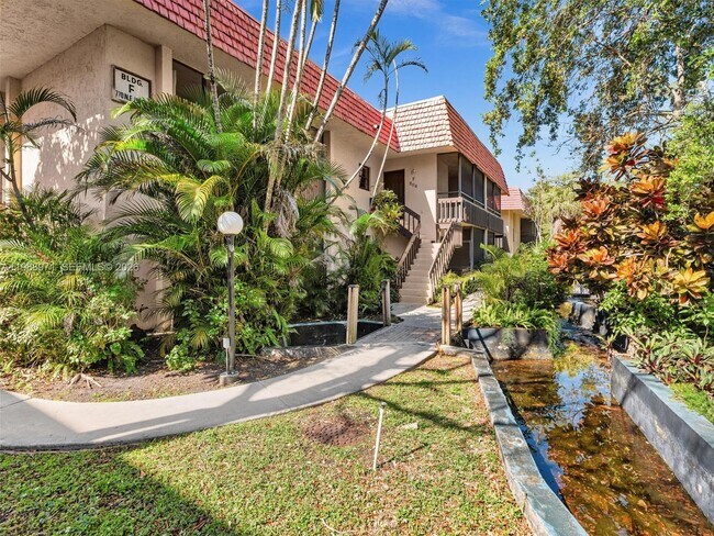 Building Photo - 770 NE 199th St