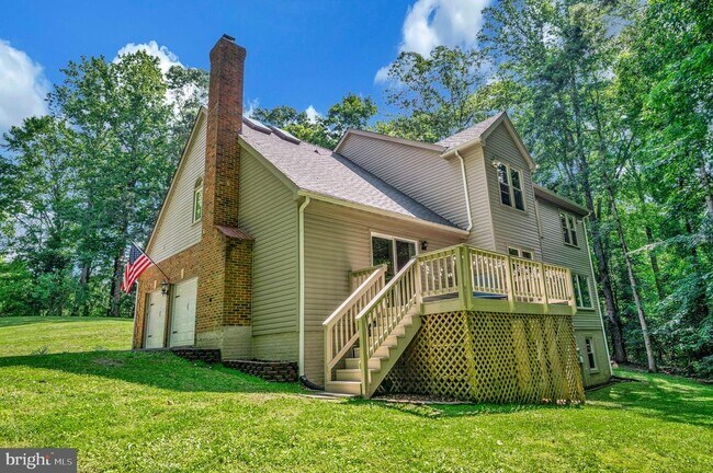 Building Photo - 2 English Hills Dr