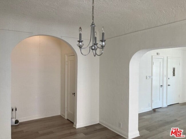 Building Photo - 440 N Orange Grove Ave