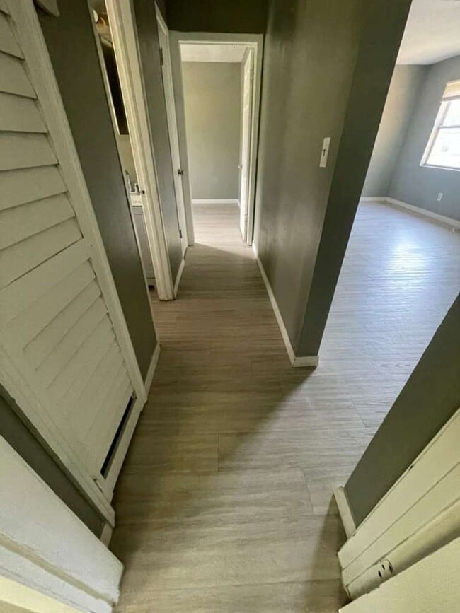 Building Photo - 3/1 Cute cozy single-family home!