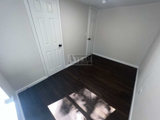 Building Photo - Beautiful Remodeled 3 Bed 1.5 Bath