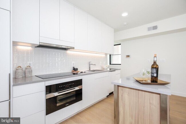 Building Photo - 304 Florida Ave NW