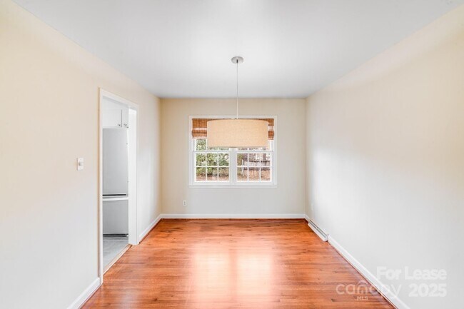 Building Photo - 5001 Vescova Ct