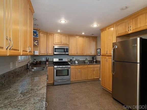 Building Photo - 8422 Wenatchee Ave