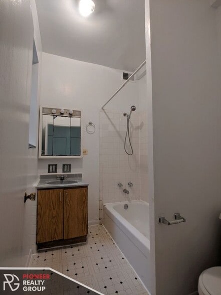 Building Photo - 2319 N Kedzie Blvd