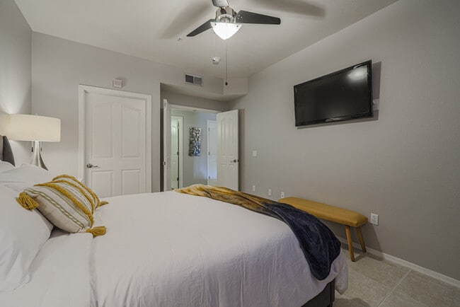 Building Photo - 1 bedroom Condo