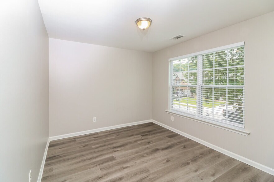 Building Photo - 138 Hidden Lake Cir