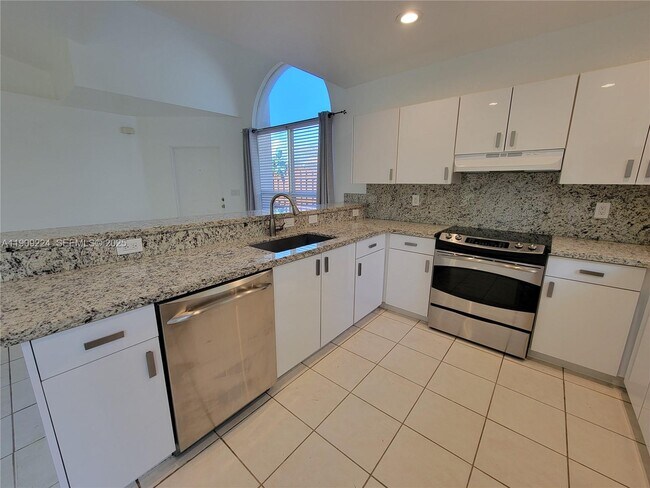 Building Photo - 35 SW 7th St