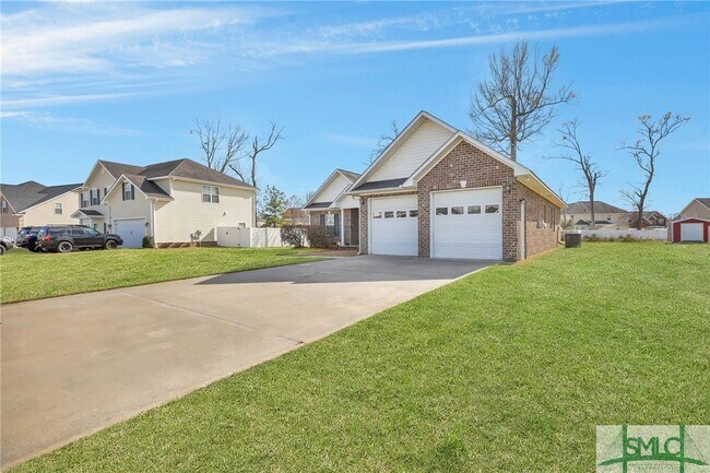 Building Photo - 720 English Oak Dr