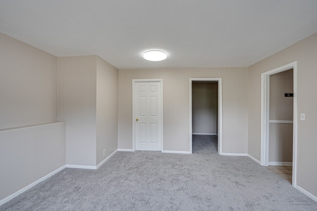 Building Photo - 3399 Ravinia Cir