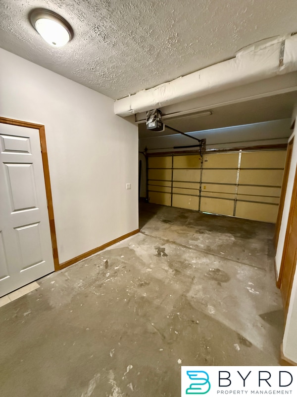 Building Photo - 913 Wheelwood Way