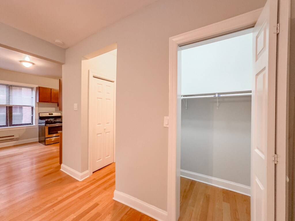 Building Photo - 3739 N Pine Grove Ave