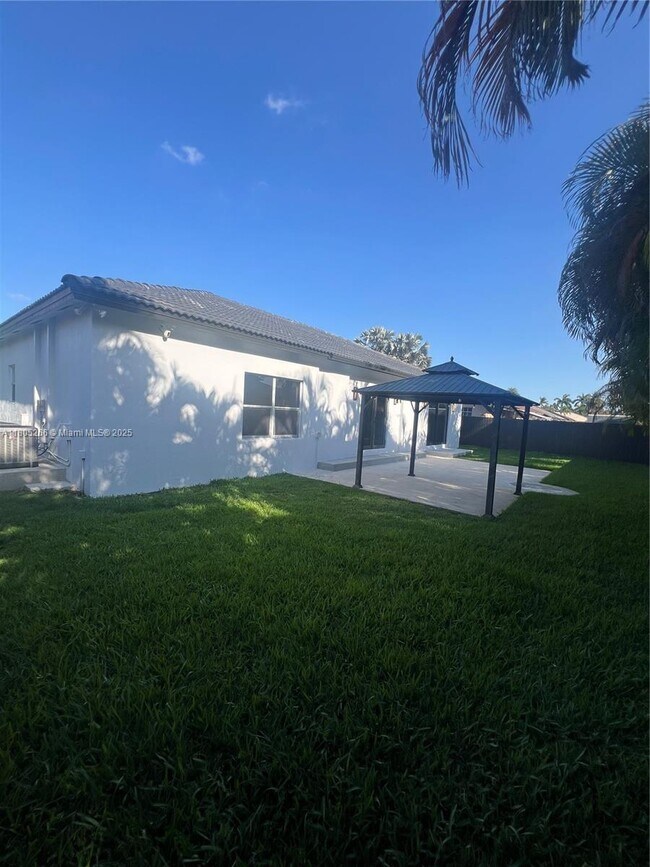 Building Photo - 2682 SW 139th Pl