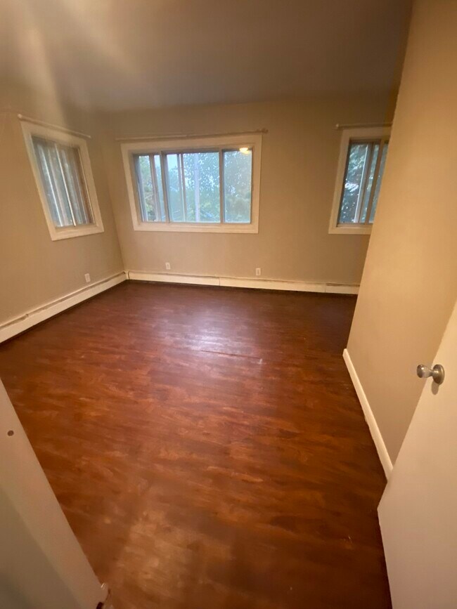 Building Photo - 455 Frankfort St