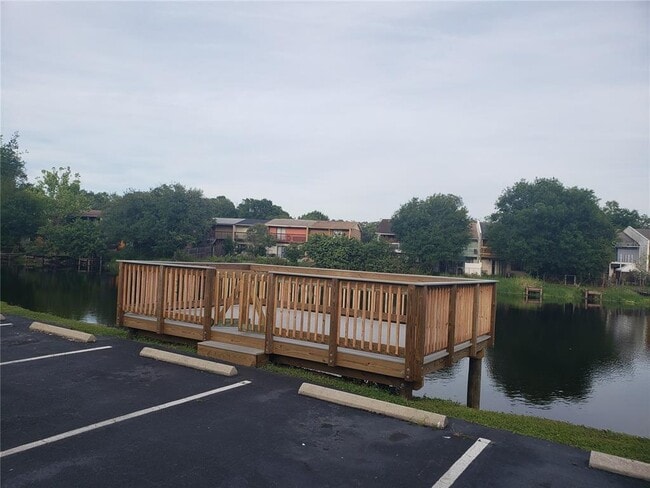 Building Photo - 7100 Waterside Dr