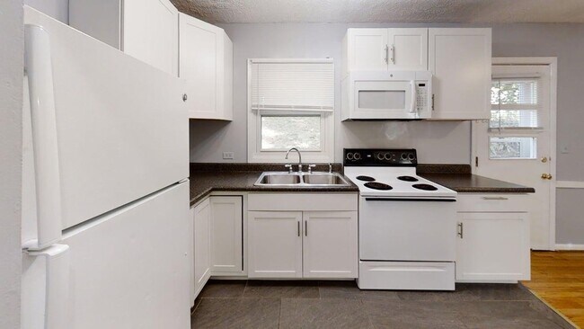 Building Photo - 1107 River Ct