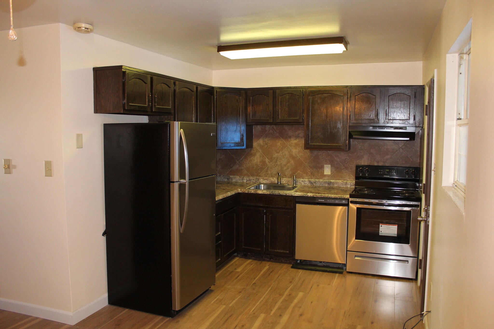 Kitchen - 56 Saratoga Ct