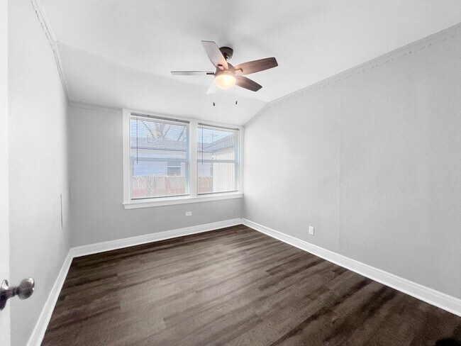Building Photo - Charming 6 beds 2 baths in Denver!
