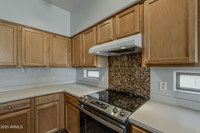 Building Photo - 927 W Azalea Pl
