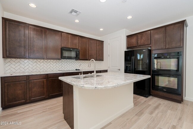 Building Photo - 4015 S Pecan Dr