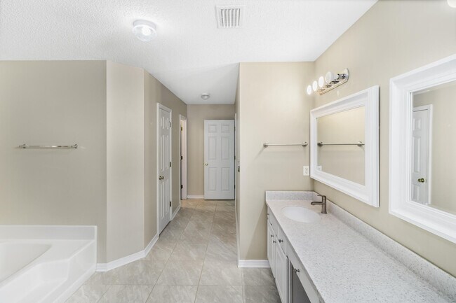 Building Photo - 8778 Faye Ct