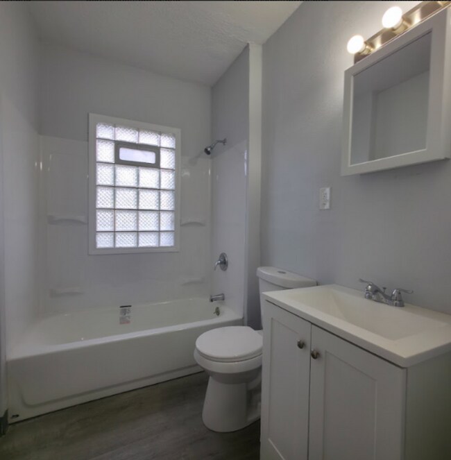 Building Photo - 3625 E 153rd St