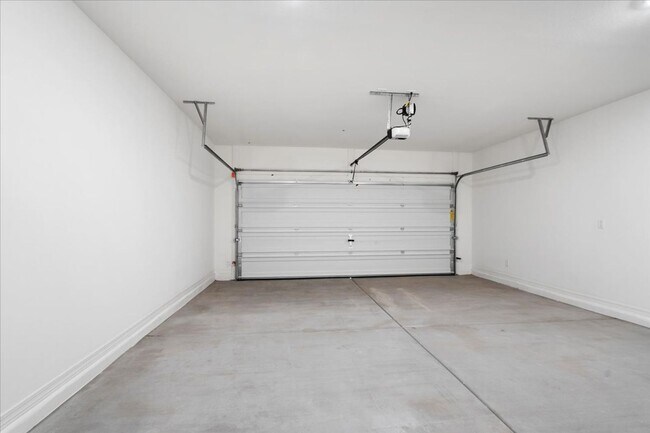Building Photo - 8129 S 63rd Dr