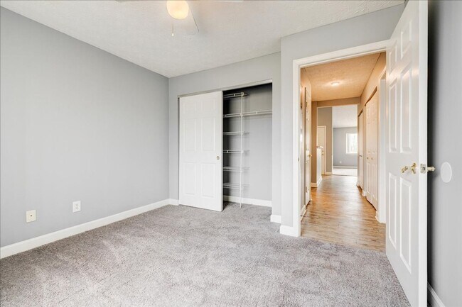 Building Photo - **2 bedroom 2 bath $1199/mo***Evansville, IN*** Pet Friendly**Vaulted Ceilings