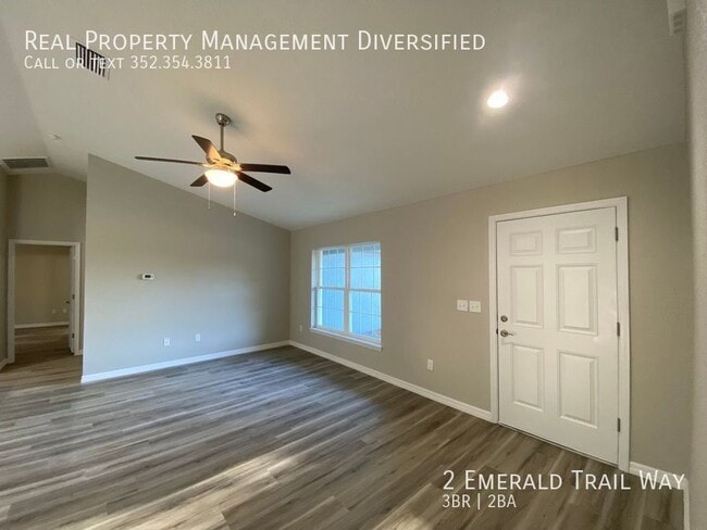 Building Photo - 2 Emerald Trail