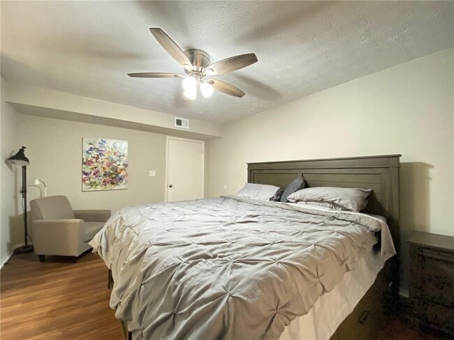 Building Photo - 704 Dunbar Dr